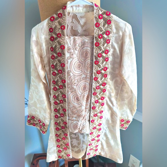 Beautifull cape and pants in dull gold color! - Picture 1 of 9